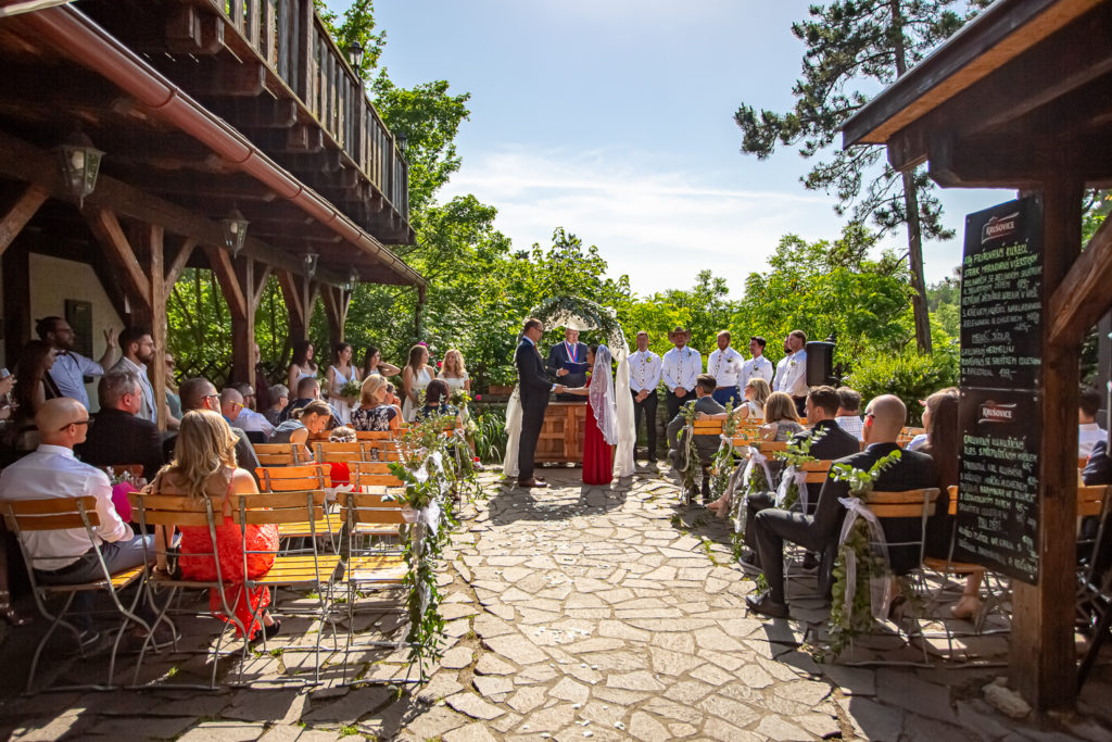 Svatba v restauraci Černý kohout | Svatba v Praze | Svatební fotograf v Praze
